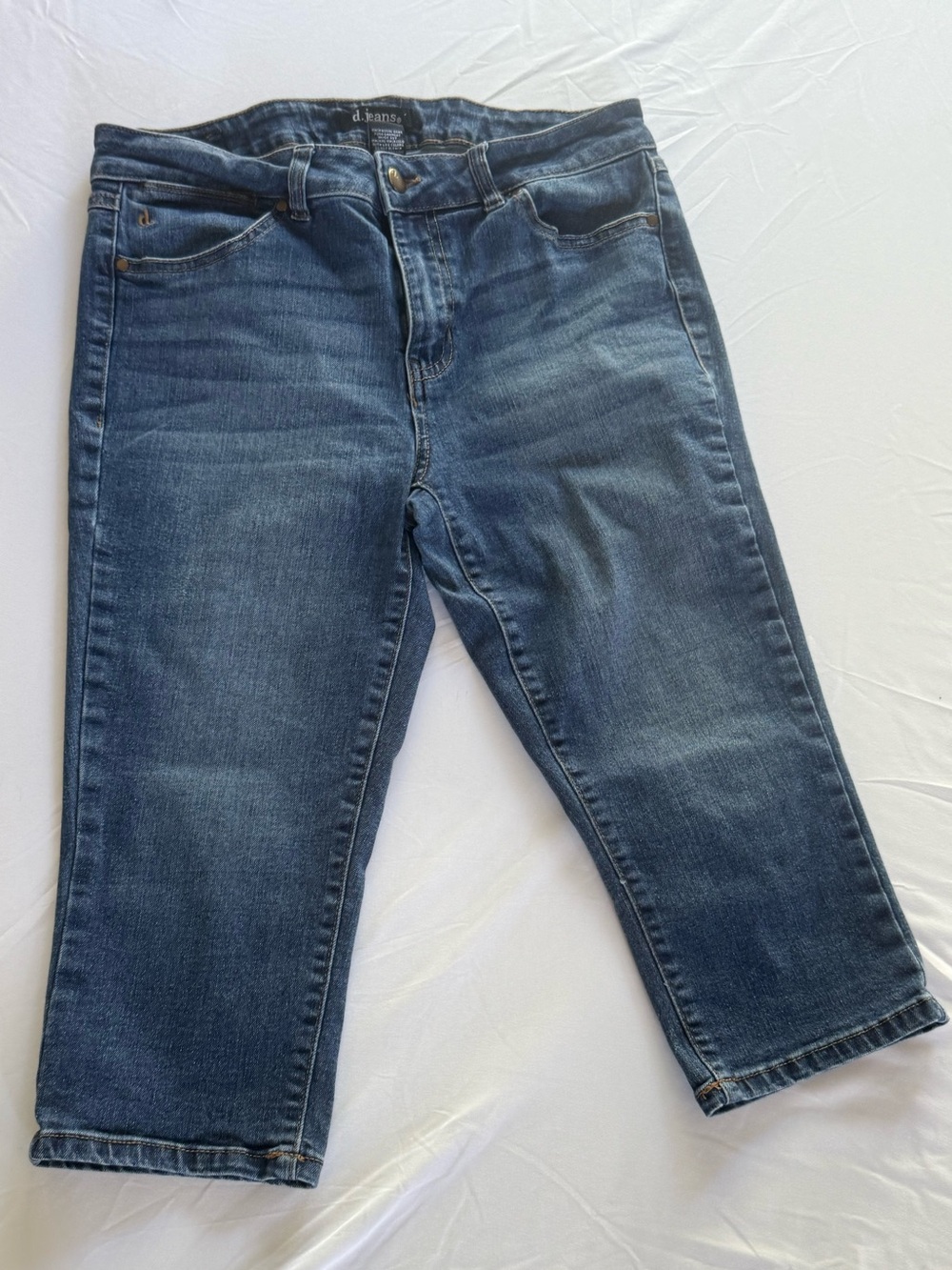 Y2K‎ D. Jeans Capri Jeans Medium Wash Stretch Size 6 EUC
